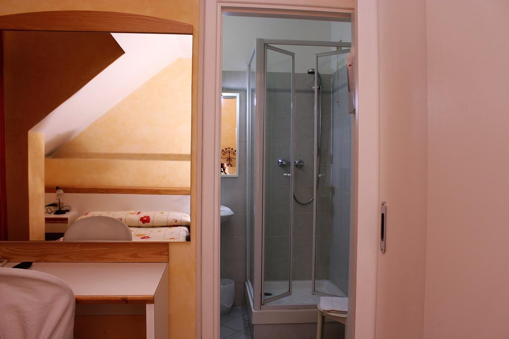 Hotel Agnello D'Oro Genova ภายนอก รูปภาพ