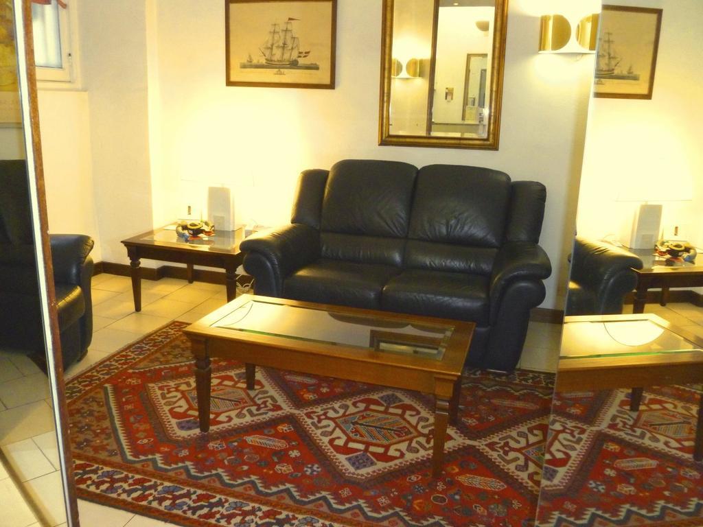 Hotel Agnello D'Oro Genova ภายนอก รูปภาพ